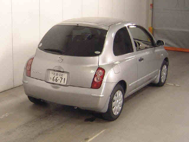 2002 Nissan March