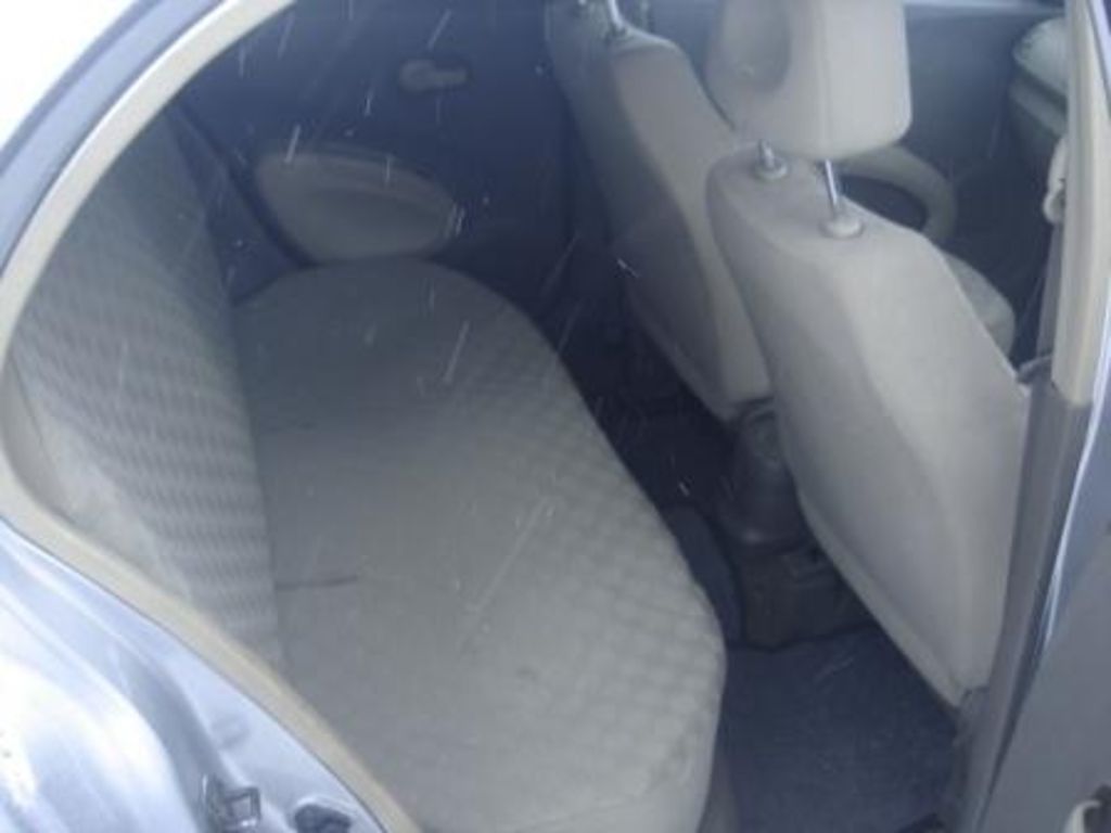 2002 Nissan March