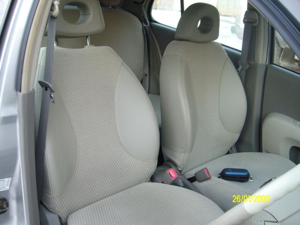 2002 Nissan March