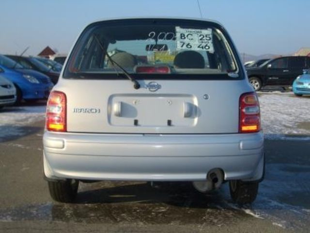 2002 Nissan March