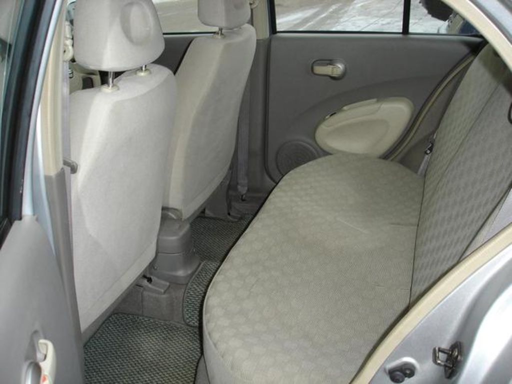 2002 Nissan March
