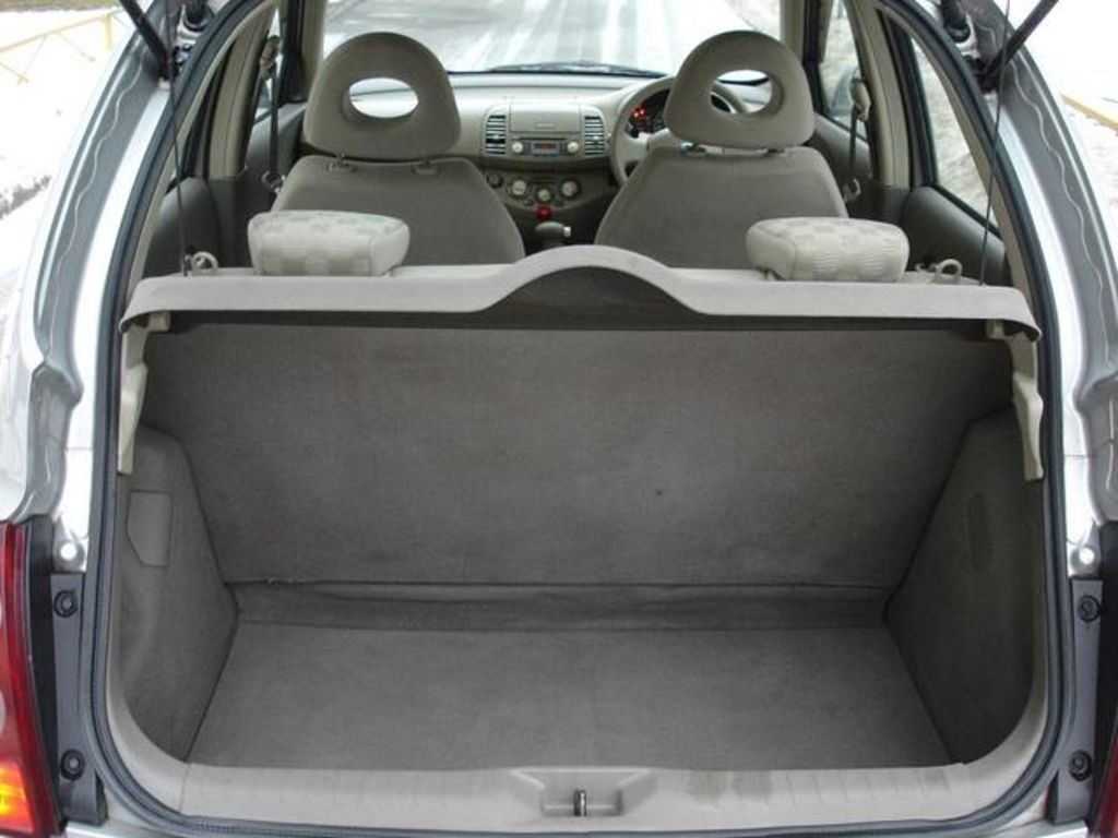 2002 Nissan March