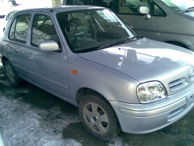 2002 Nissan March