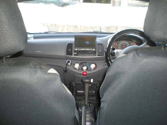 2002 Nissan March