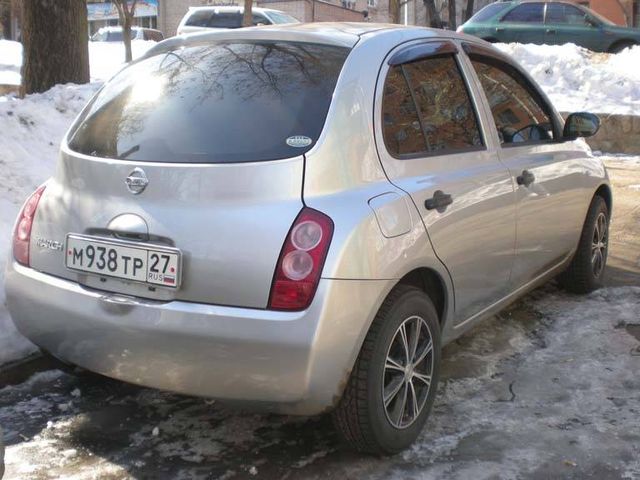 2002 Nissan March