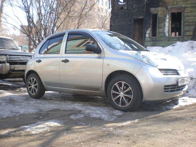 2002 Nissan March