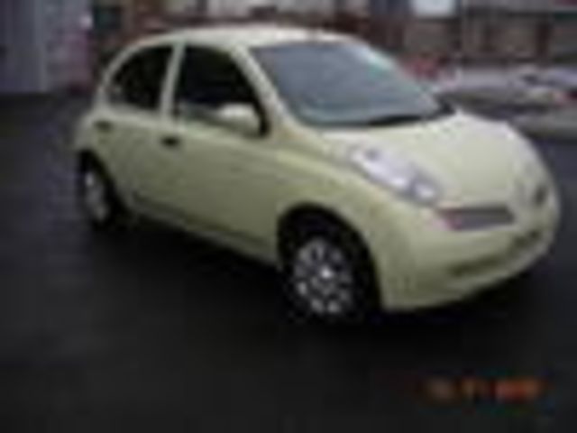 2002 Nissan March