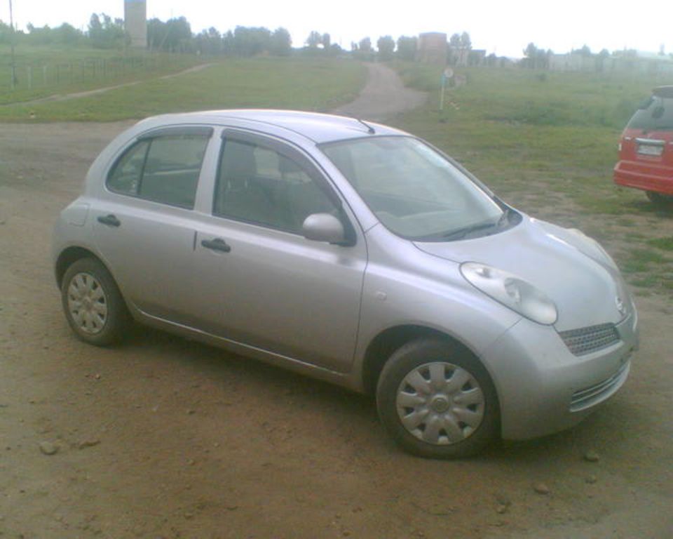 2002 Nissan March