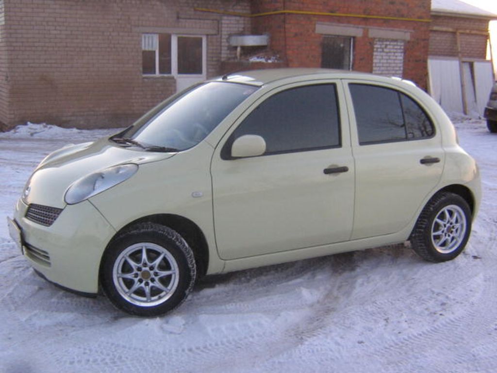 2002 Nissan March