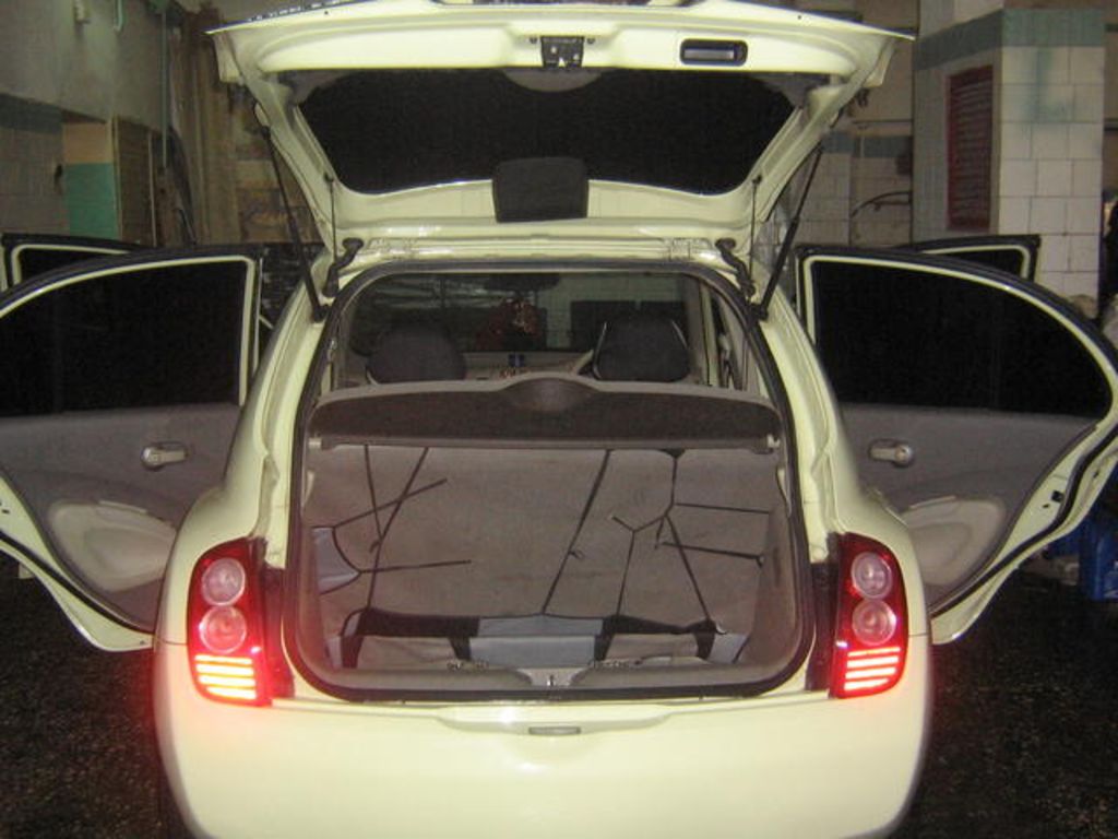2002 Nissan March