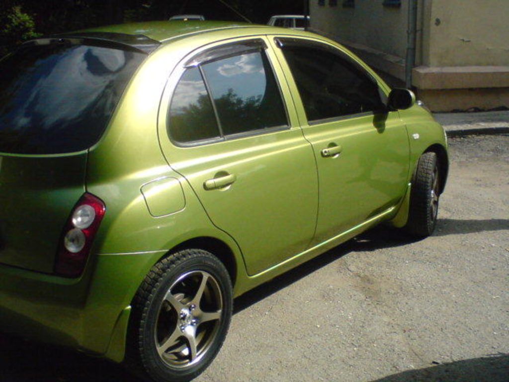 2002 Nissan March