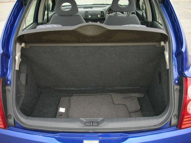 2002 Nissan March