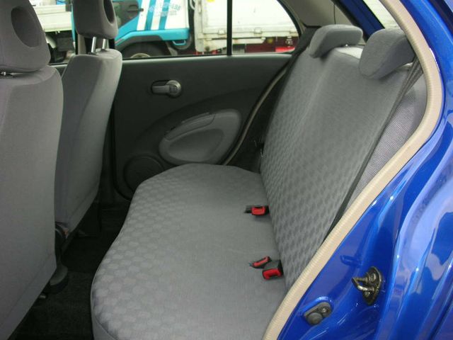 2002 Nissan March