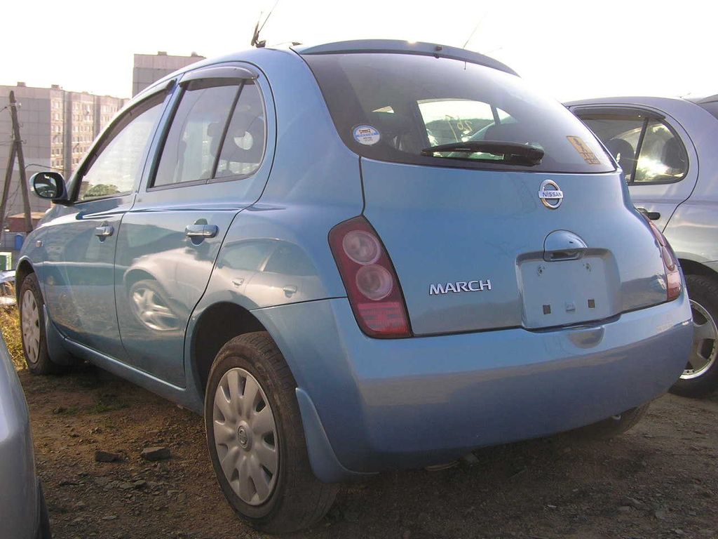 2002 Nissan March