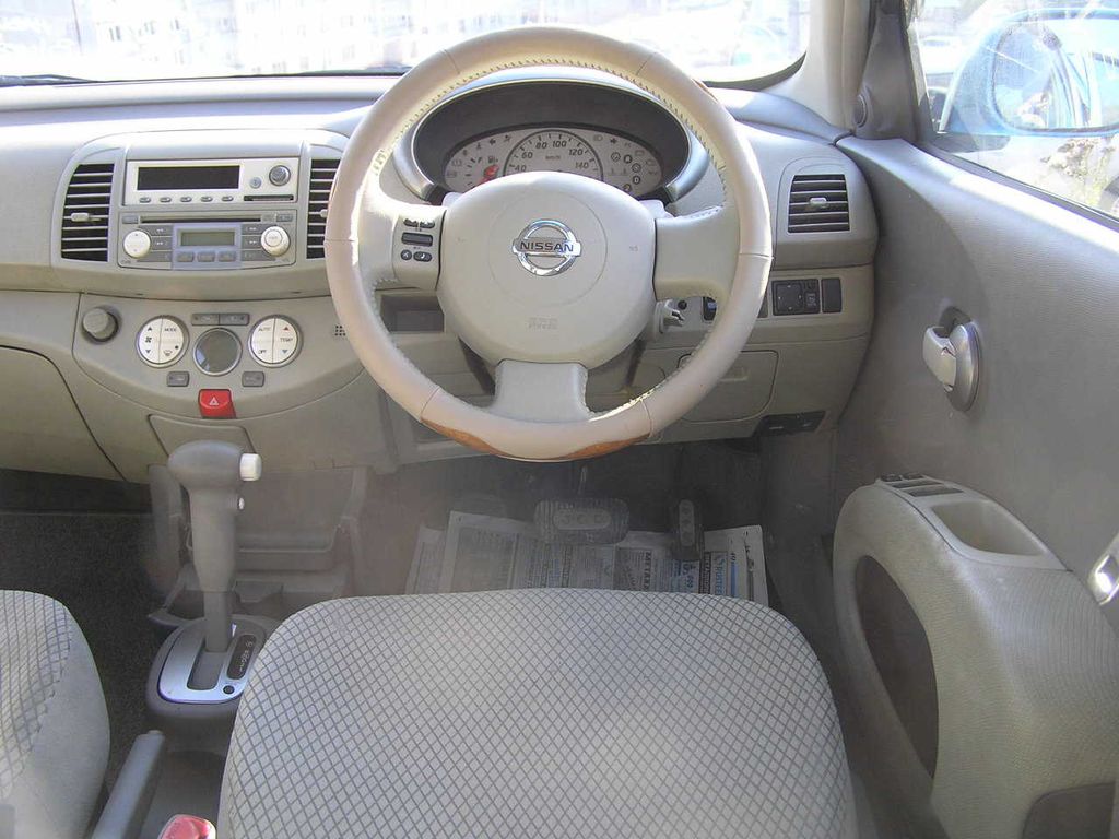 2002 Nissan March