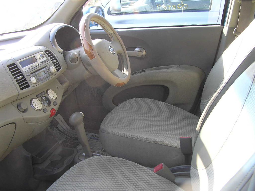 2002 Nissan March