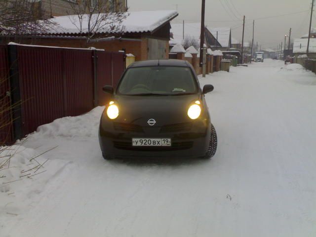 2002 Nissan March