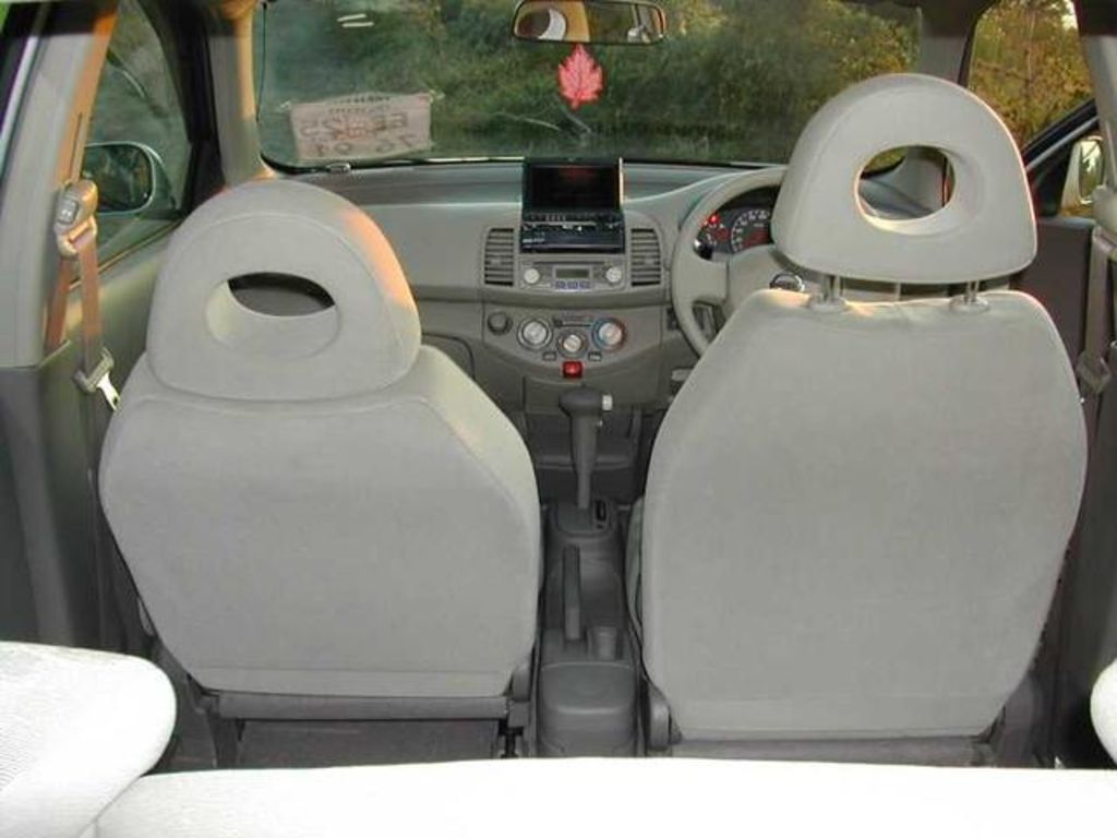 2002 Nissan March