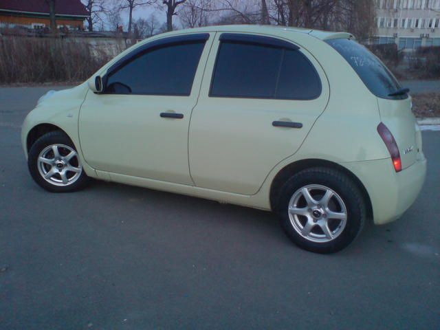 2002 Nissan March