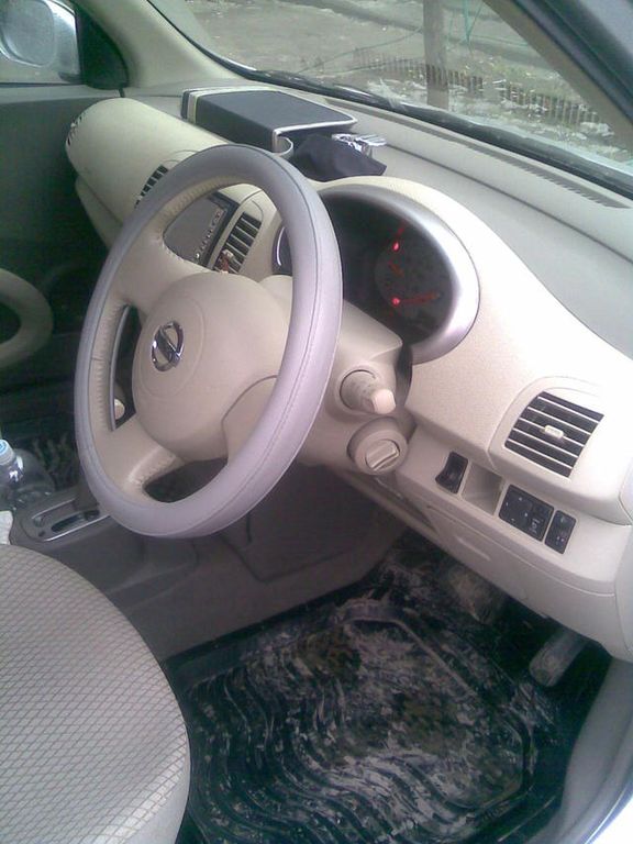 2002 Nissan March