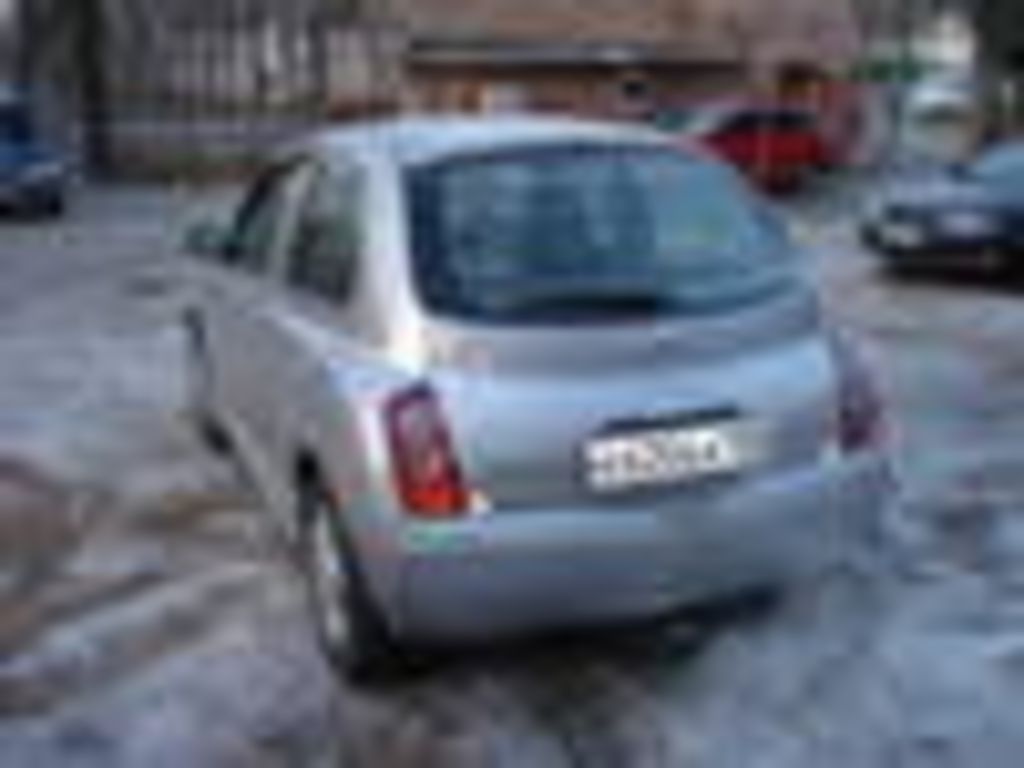 2002 Nissan March