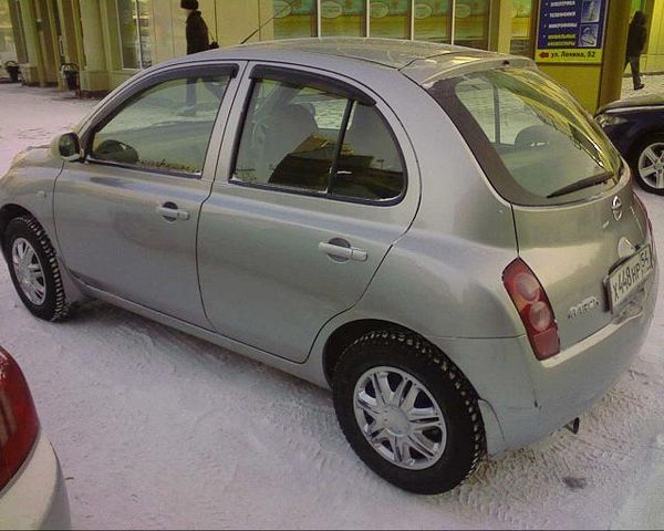 2002 Nissan March