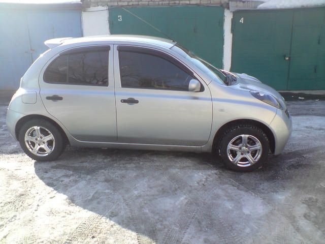 2002 Nissan March