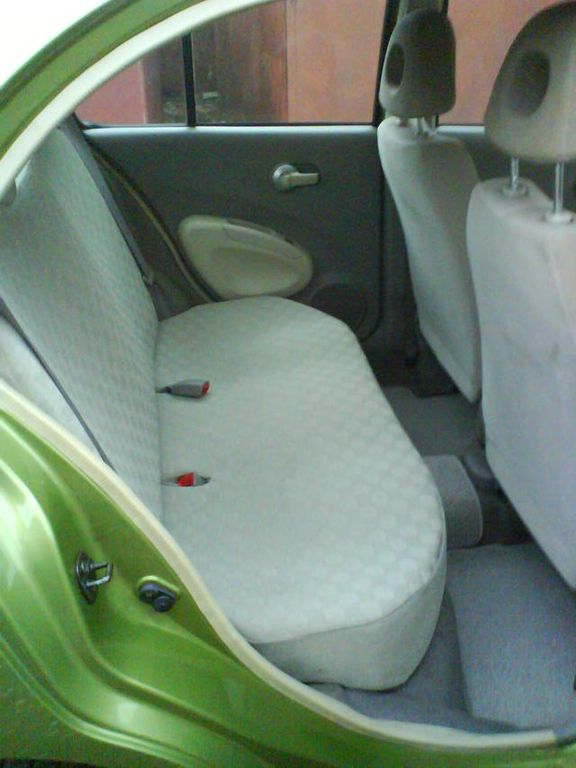 2002 Nissan March