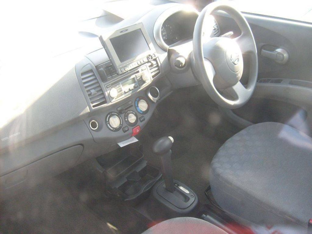2002 Nissan March