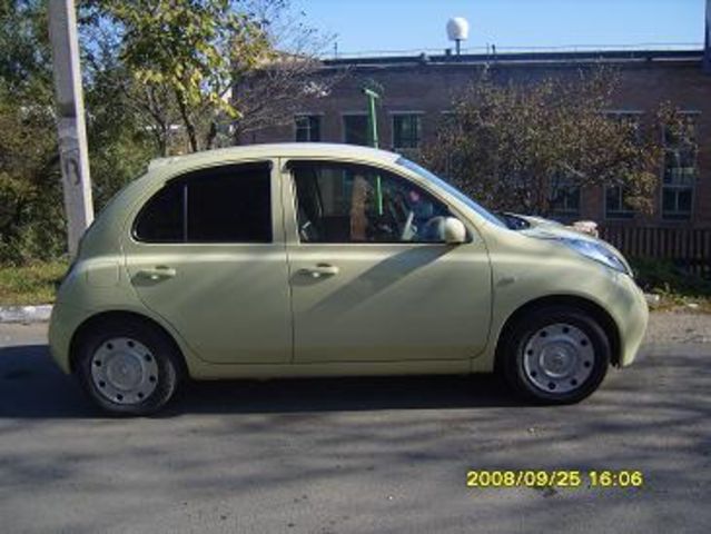 2002 Nissan March