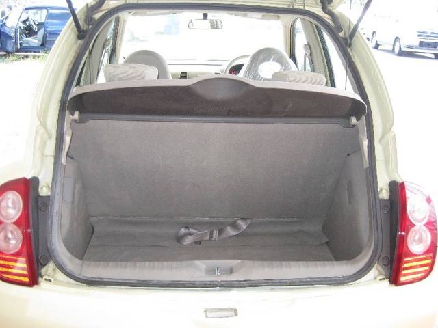 2002 Nissan March