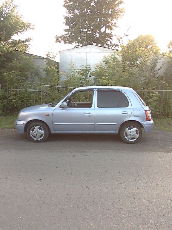 2002 Nissan March