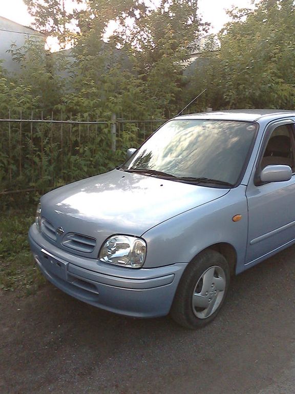 2002 Nissan March