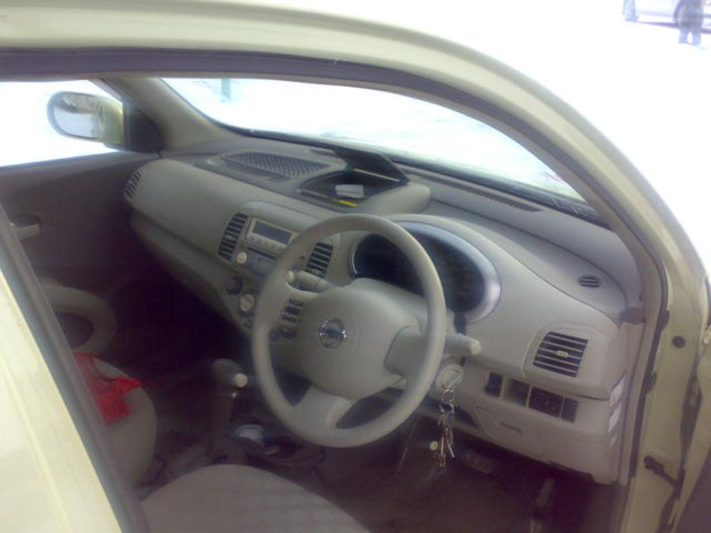 2002 Nissan March