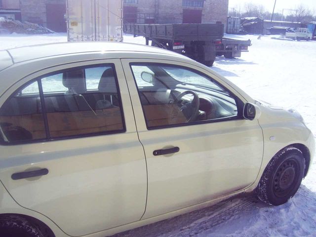 2002 Nissan March