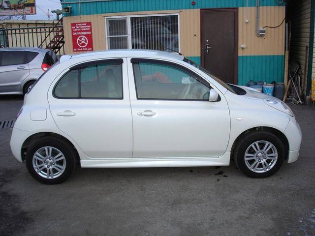 2002 Nissan March