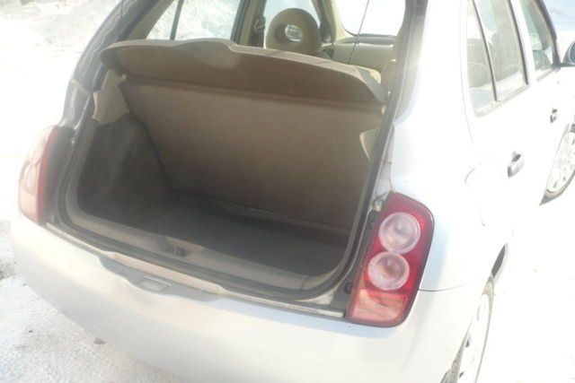 2002 Nissan March