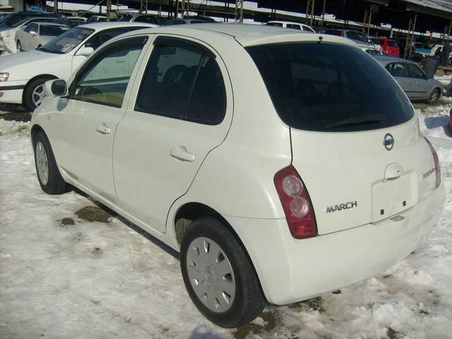 2002 Nissan March