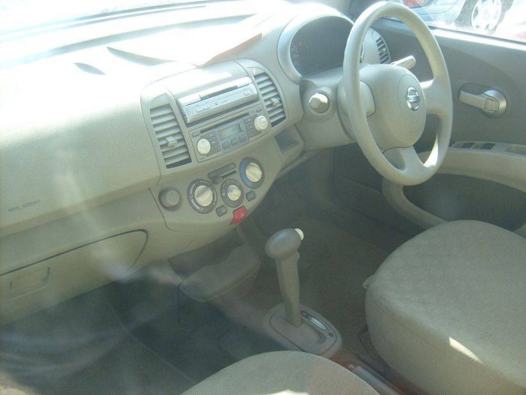 2002 Nissan March