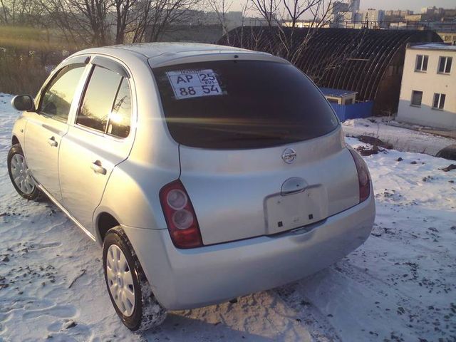 2002 Nissan March