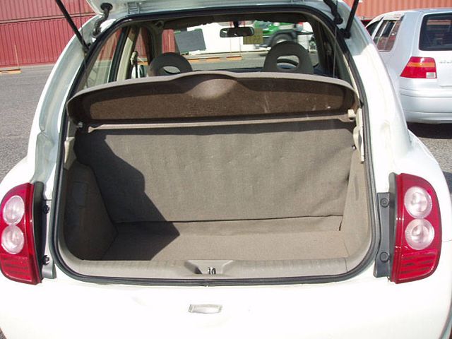 2002 Nissan March