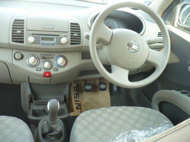 2002 Nissan March