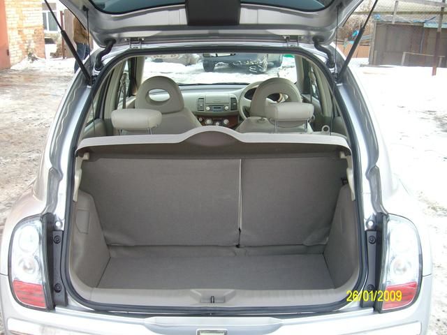 2002 Nissan March