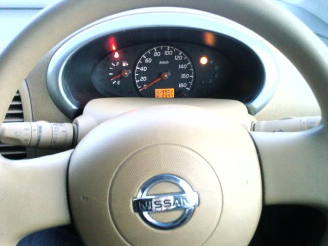2002 Nissan March