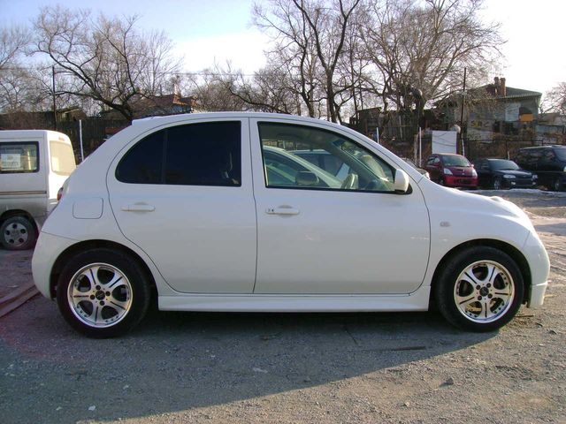2002 Nissan March