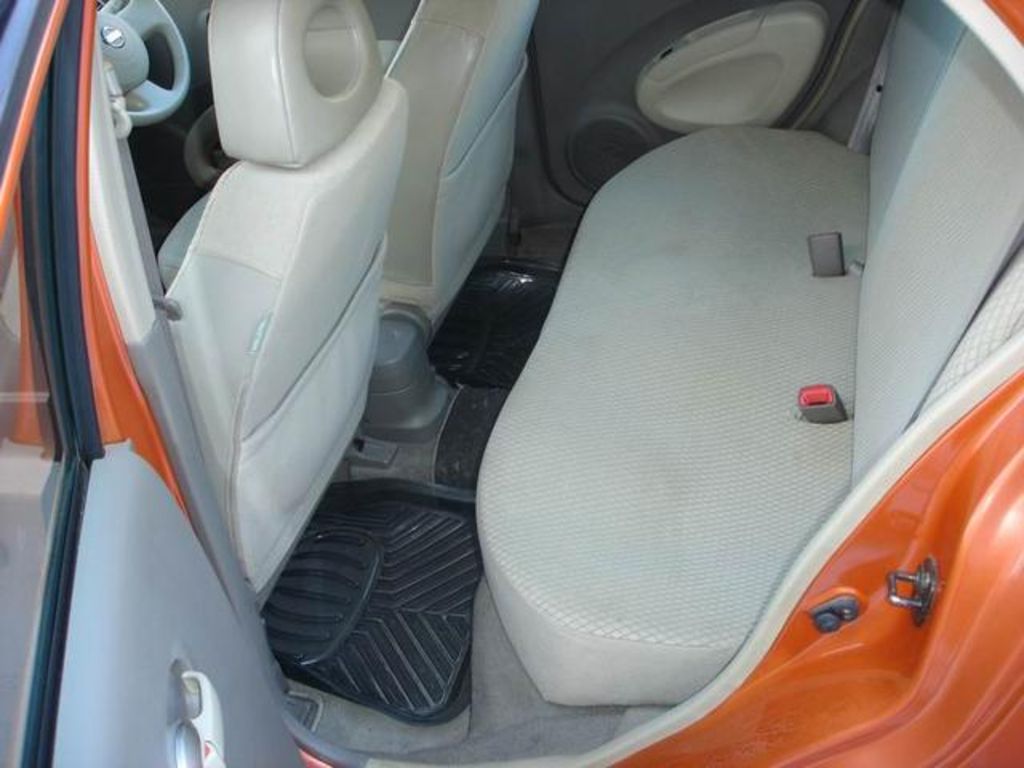 2002 Nissan March