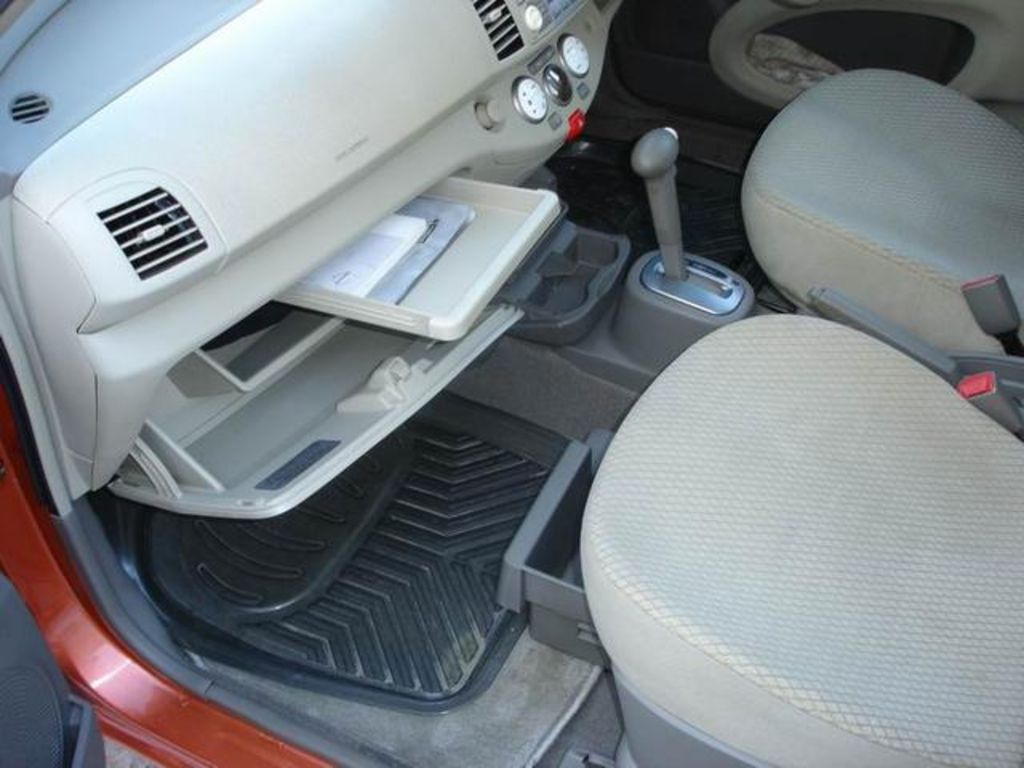 2002 Nissan March