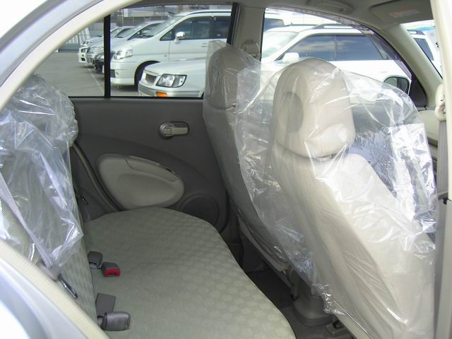 2002 Nissan March Pics