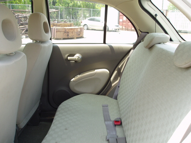 2002 Nissan March Pictures