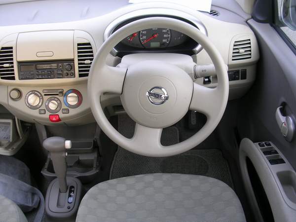 2002 Nissan March Images